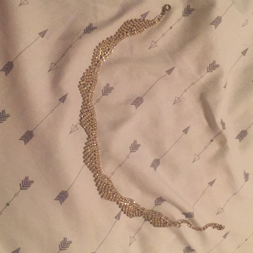 Pretty choker necklace
